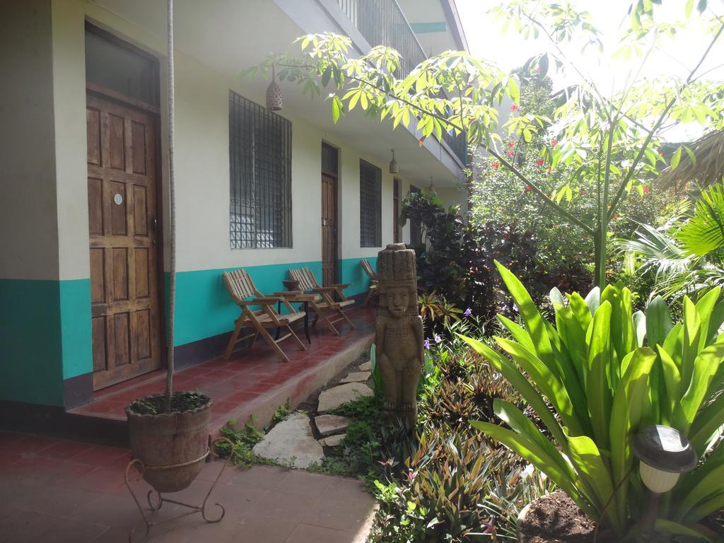 Отель Harvest House Nicaragua Леон Экстерьер фото