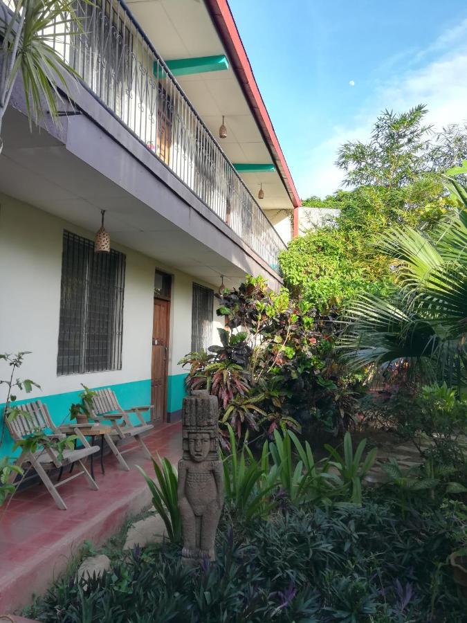 Отель Harvest House Nicaragua Леон Экстерьер фото